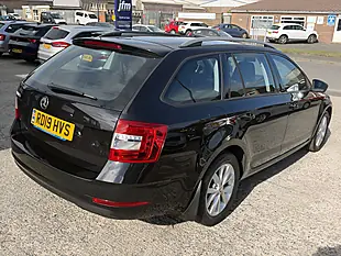 Used 2017 Skoda Octavia S Black Pearl Metallic - Interior and Exterior details 6