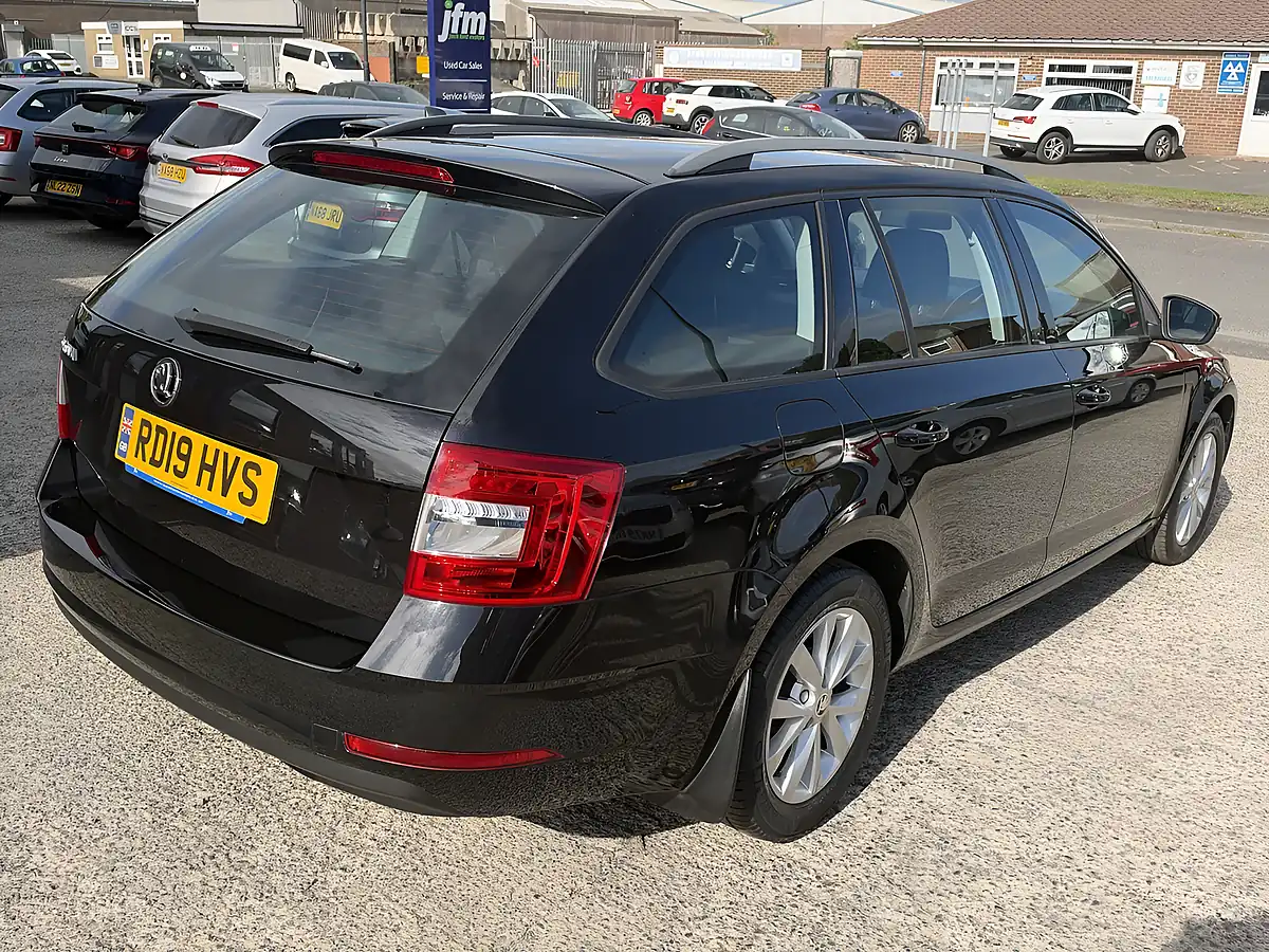 Used 2017 Skoda Octavia S Black Pearl Metallic - Interior and Exterior details 6