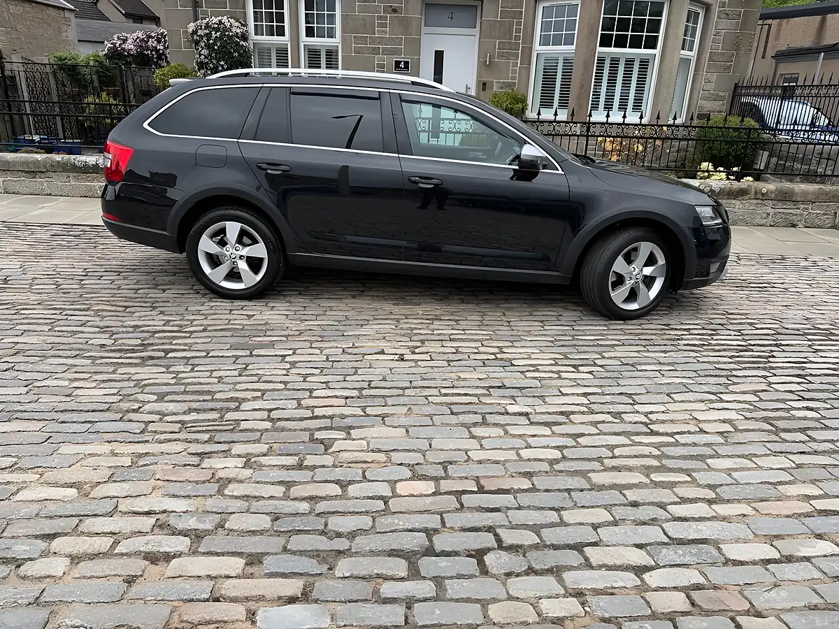 Used 2017 Skoda Octavia Scout Black - Interior and Exterior details 16