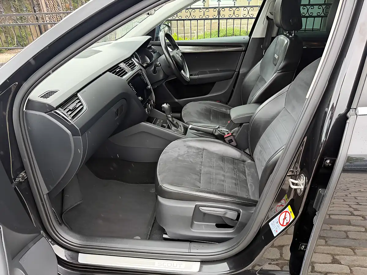 Used 2017 Skoda Octavia Scout Black - Interior and Exterior details 19