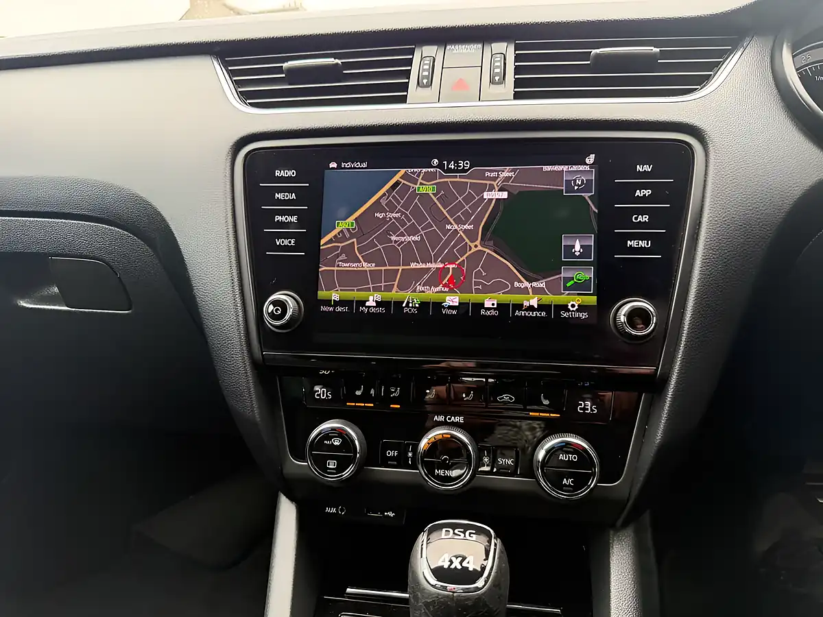 Used 2017 Skoda Octavia Scout Black - Interior and Exterior details 20