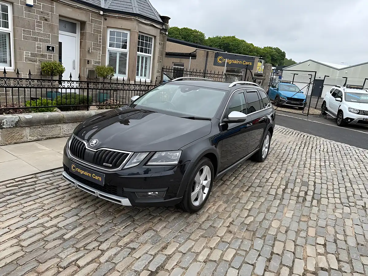 Used 2017 Skoda Octavia Scout Black - Interior and Exterior details 3