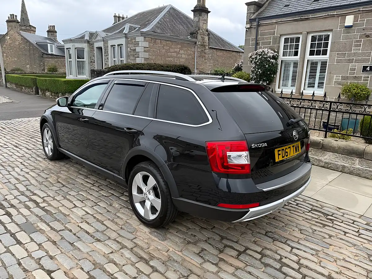Used 2017 Skoda Octavia Scout Black - Interior and Exterior details 5