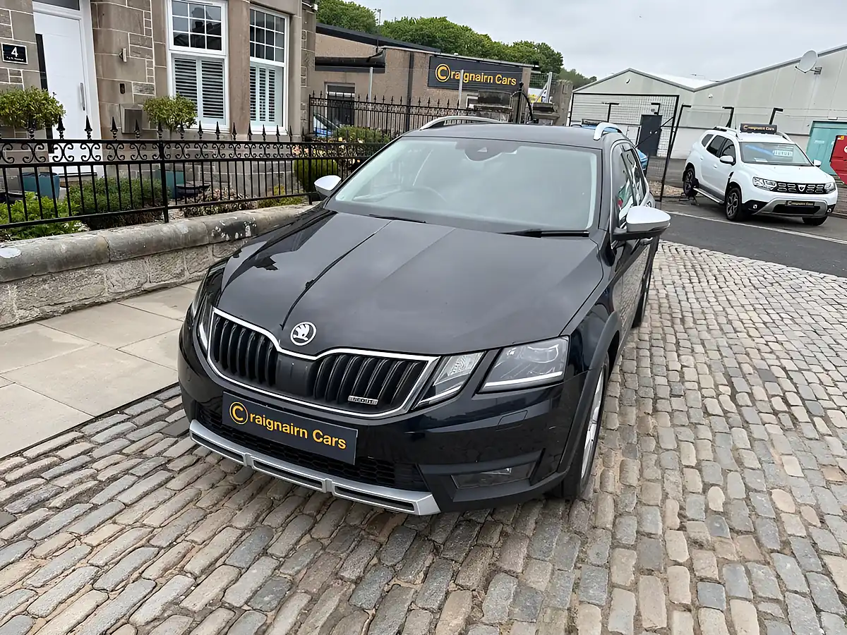 Used 2017 Skoda Octavia Scout Black - Interior and Exterior details 6