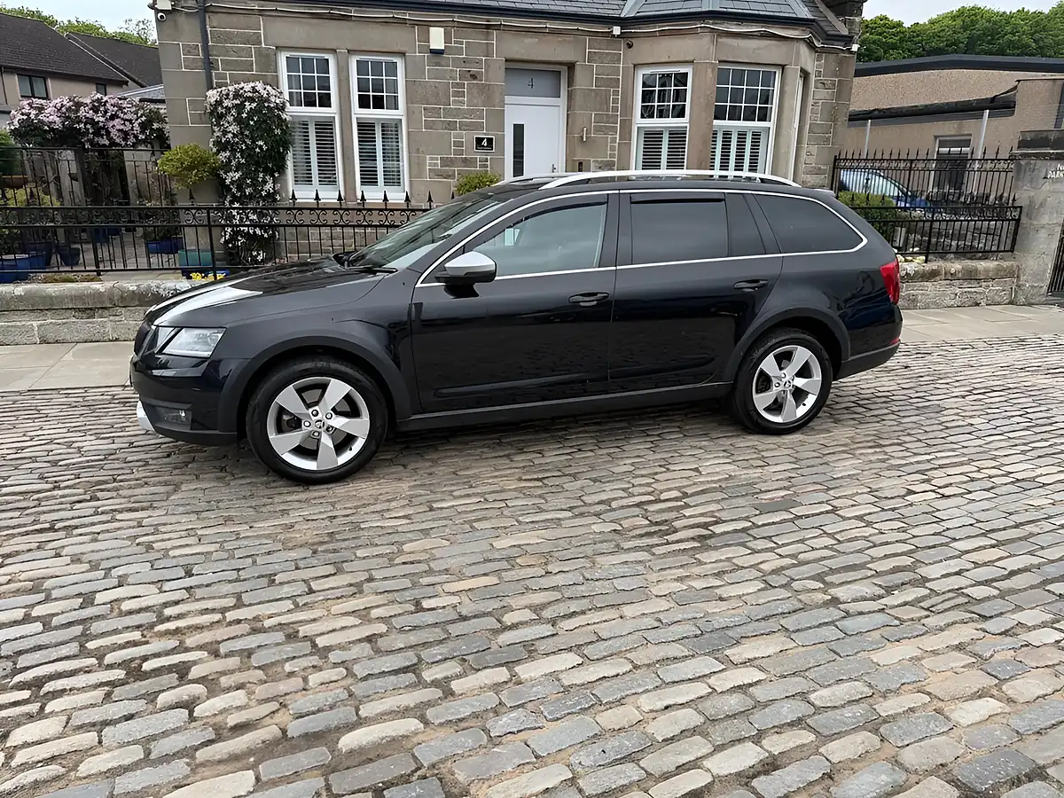 Used 2017 Skoda Octavia Scout Black - Interior and Exterior details 9