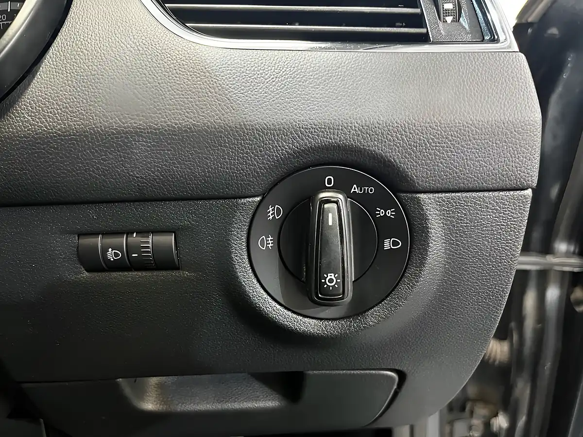 Used 2017 Skoda Octavia Scout Grey - Interior and Exterior details 5