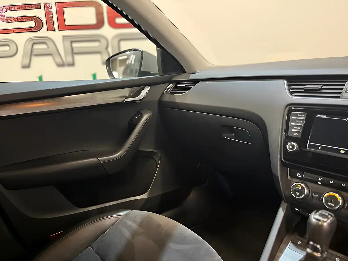 Used 2017 Skoda Octavia Scout Grey - Interior and Exterior details 9