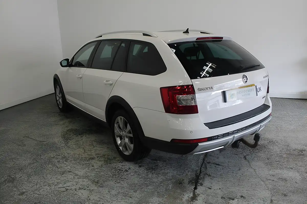 Used 2017 Skoda Octavia Scout White - Interior and Exterior details 5