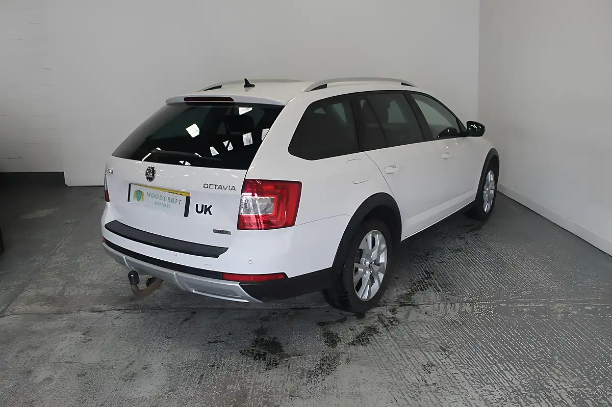 Used 2017 Skoda Octavia Scout White - Interior and Exterior details 6