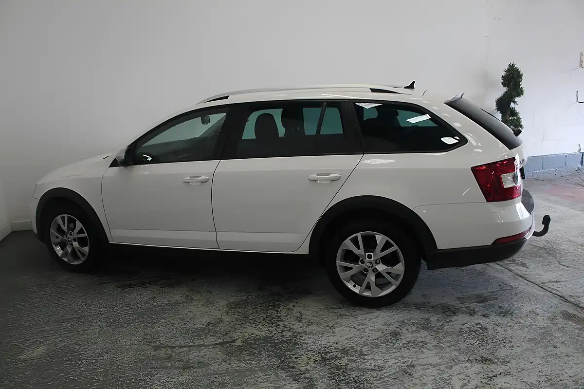 Used 2017 Skoda Octavia Scout White - Interior and Exterior details 7