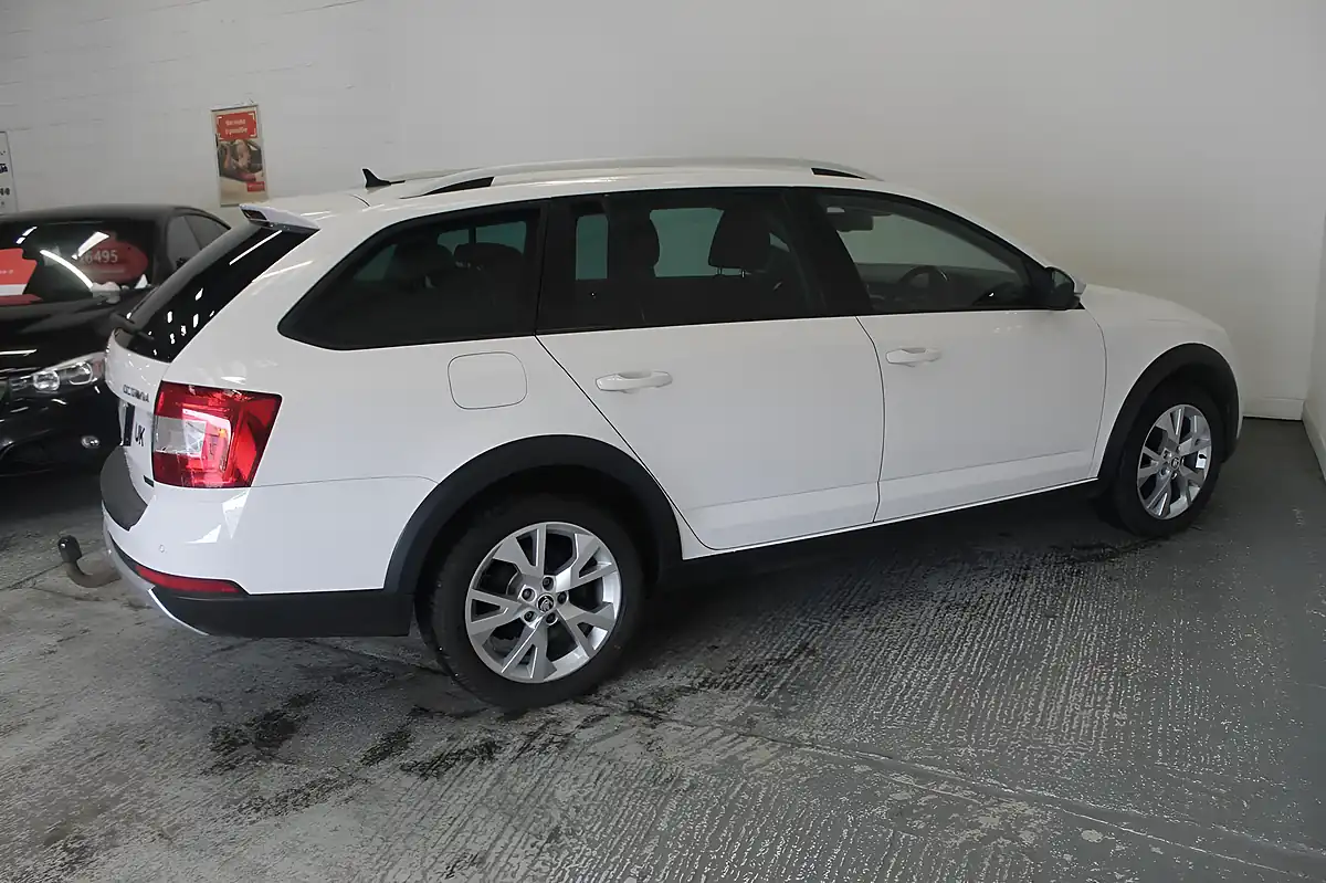Used 2017 Skoda Octavia Scout White - Interior and Exterior details 8