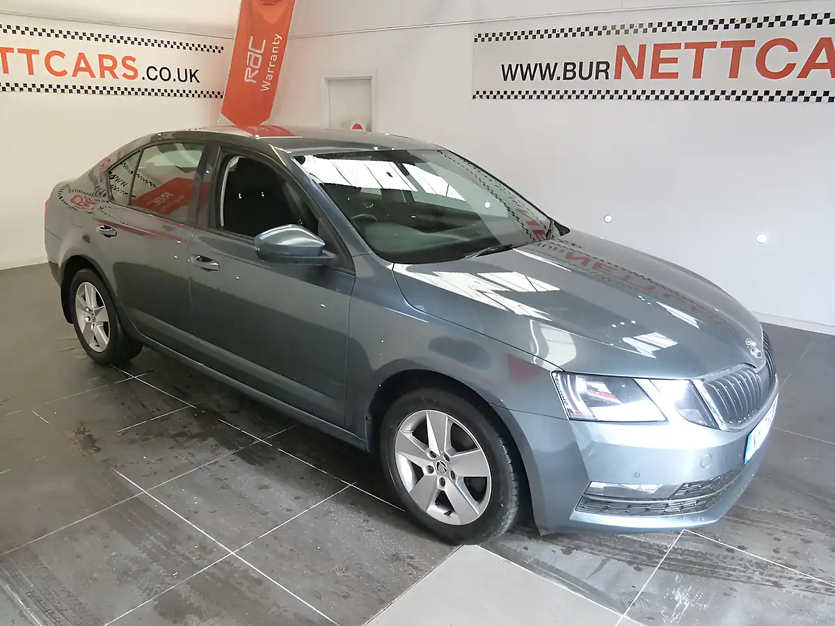 Used 2017 Skoda Octavia Se Grey - Interior and Exterior details 12