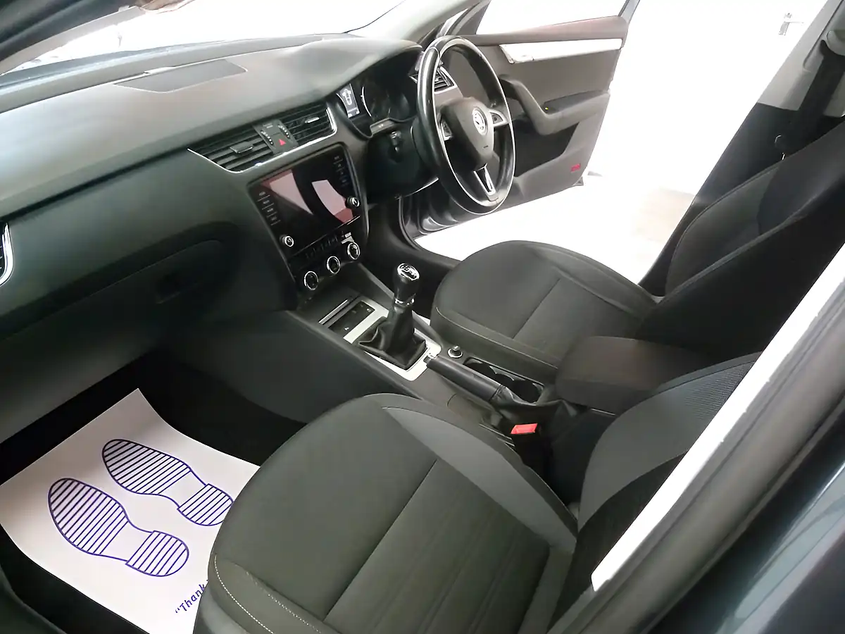 Used 2017 Skoda Octavia Se Grey - Interior and Exterior details 14