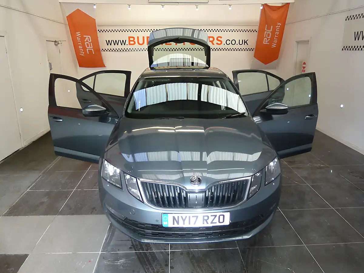 Used 2017 Skoda Octavia Se Grey - Interior and Exterior details 17