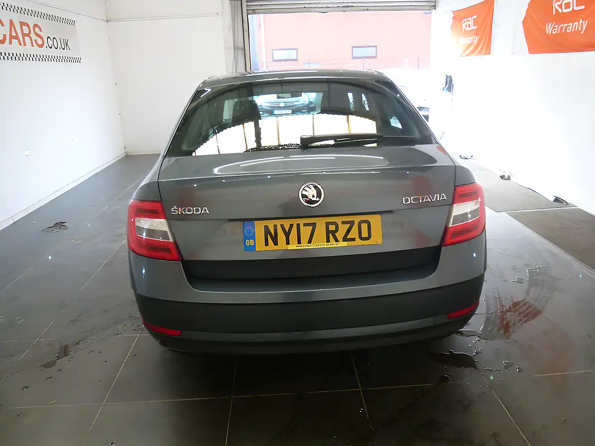 Used 2017 Skoda Octavia Se Grey - Interior and Exterior details 7