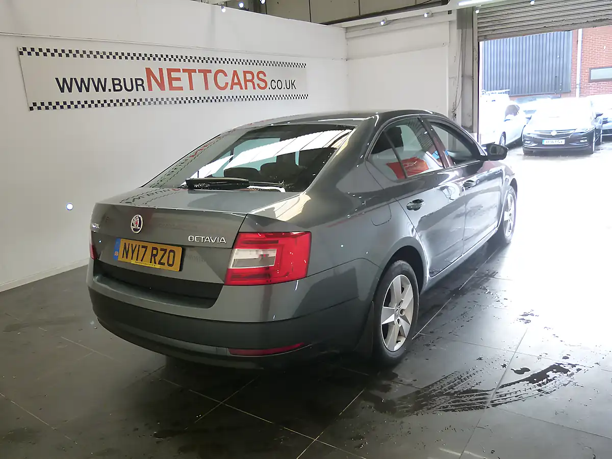 Used 2017 Skoda Octavia Se Grey - Interior and Exterior details 8