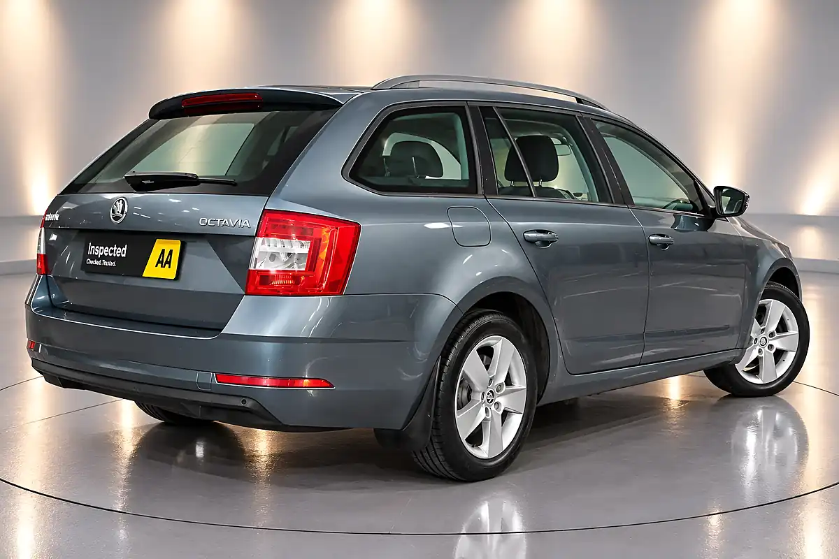 Used 2017 Skoda Octavia Se Grey - Interior and Exterior details 5