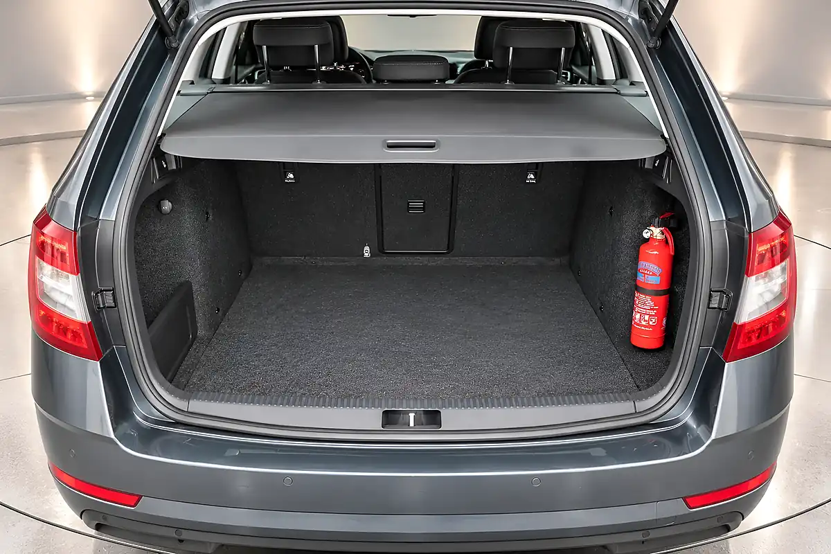 Used 2017 Skoda Octavia Se Grey - Interior and Exterior details 8