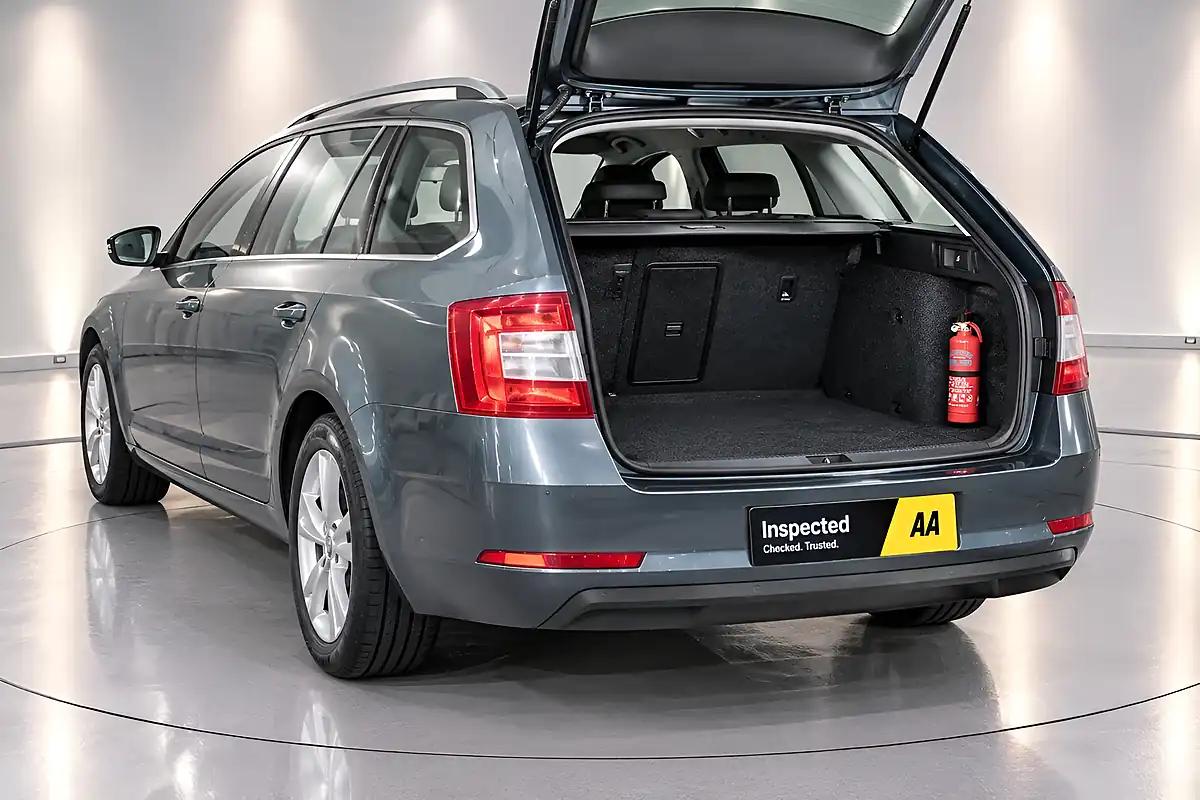 Used 2017 Skoda Octavia Se Grey - Interior and Exterior details 9