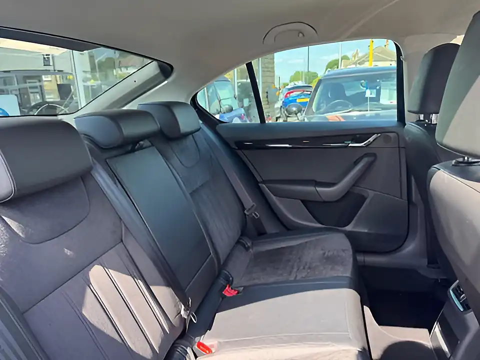 Used 2017 Skoda Octavia Se L Black - Interior and Exterior details 12