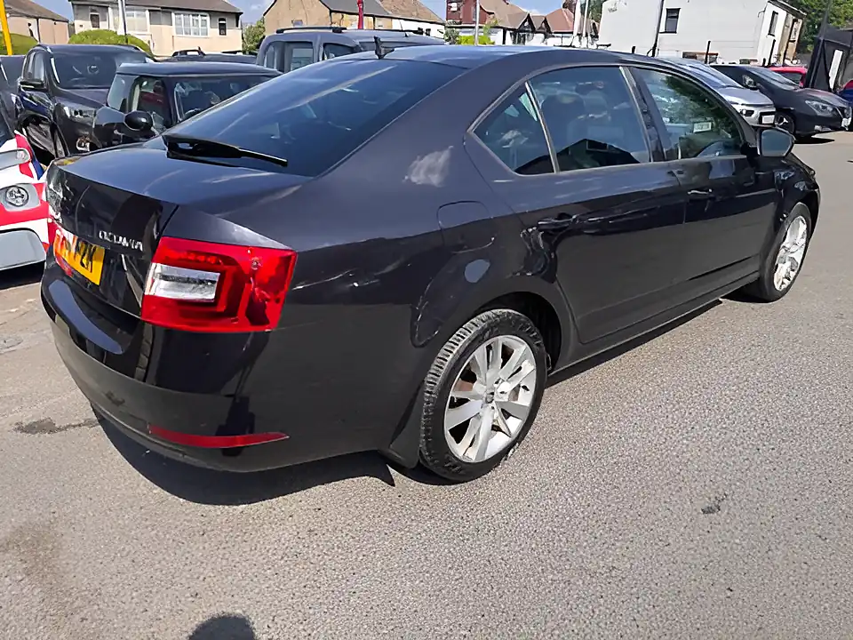 Used 2017 Skoda Octavia Se L Black - Interior and Exterior details 7