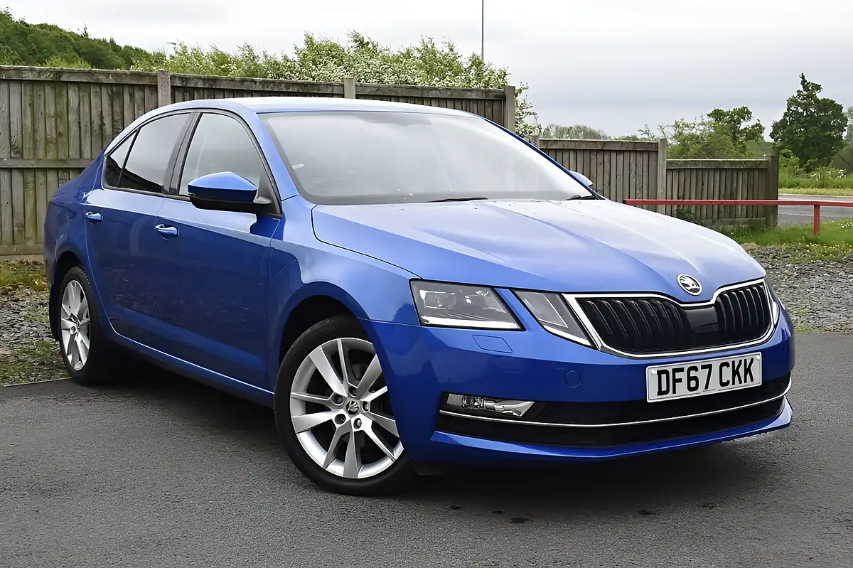 Used 2017 Skoda Octavia Se L Blue - Front View