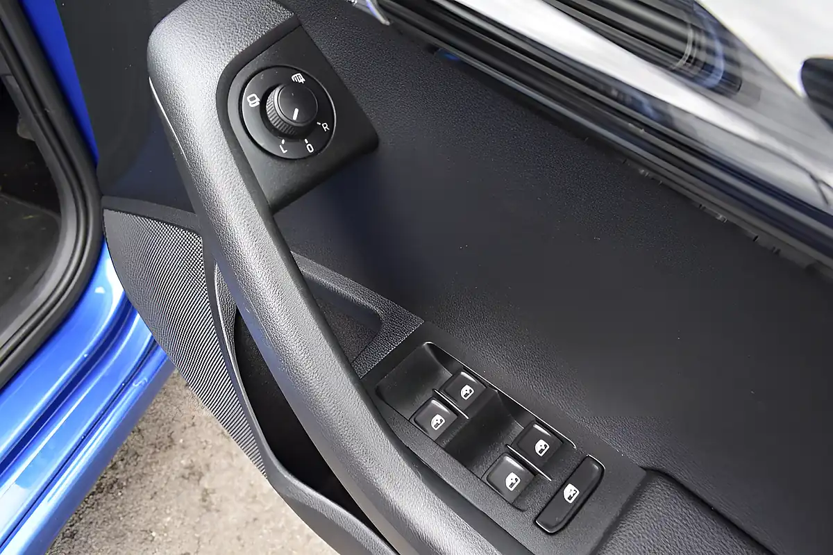 Used 2017 Skoda Octavia Se L Blue - Interior and Exterior details 10