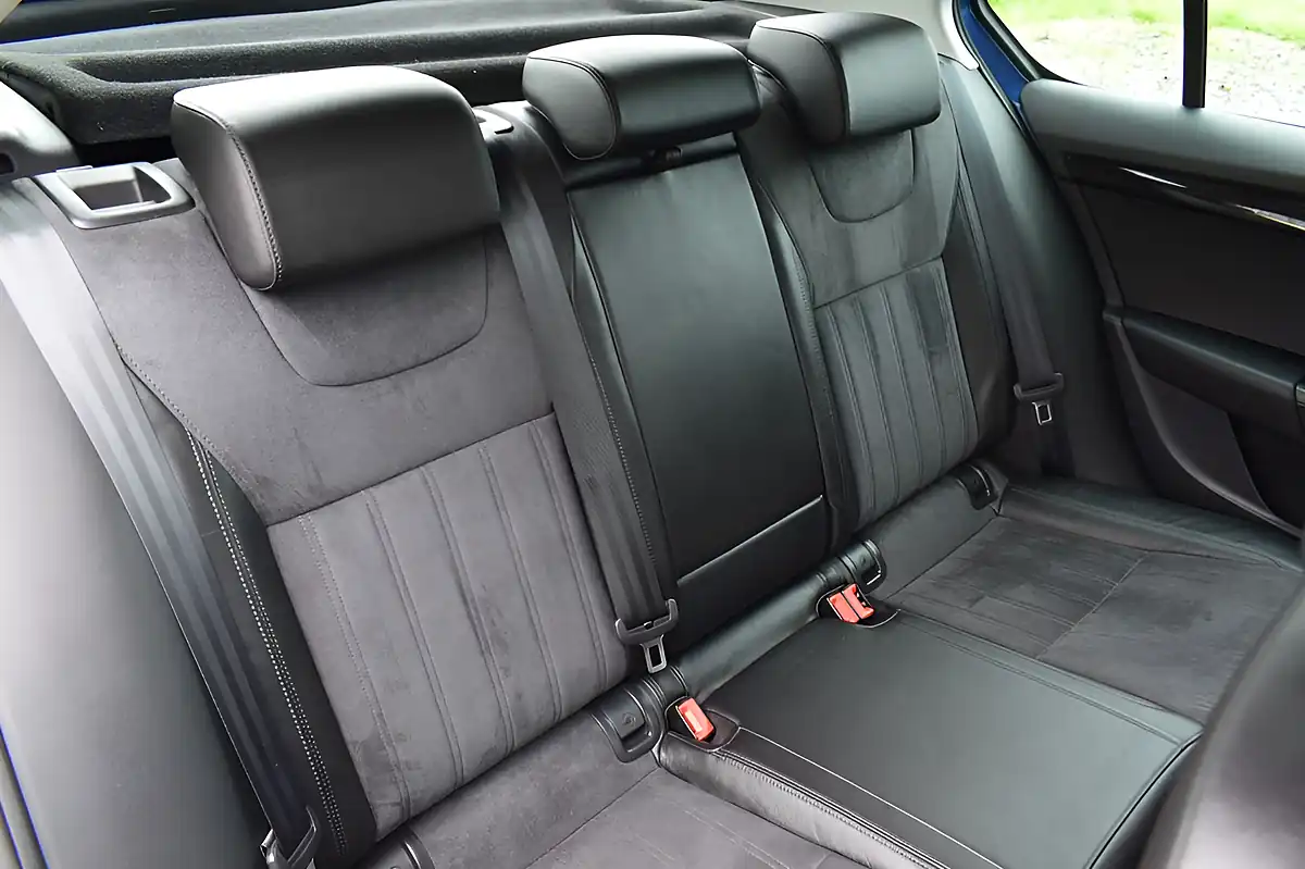 Used 2017 Skoda Octavia Se L Blue - Interior and Exterior details 11