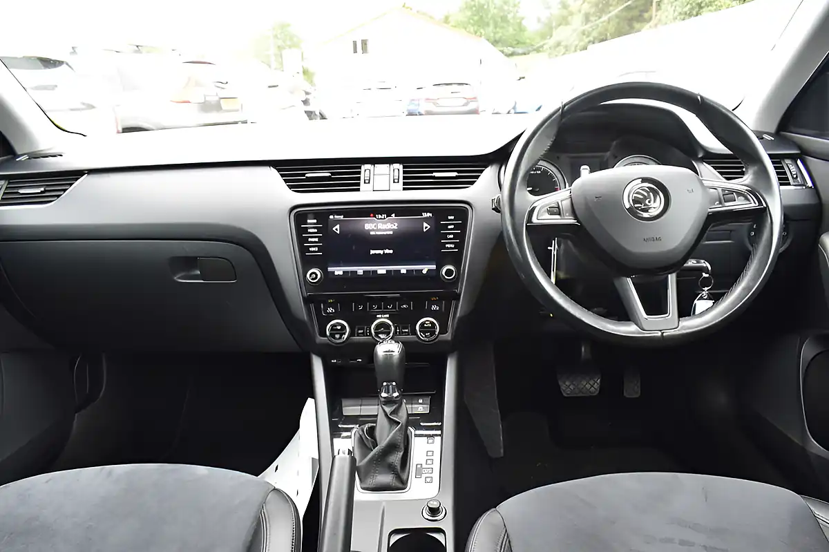 Used 2017 Skoda Octavia Se L Blue - Interior and Exterior details 12