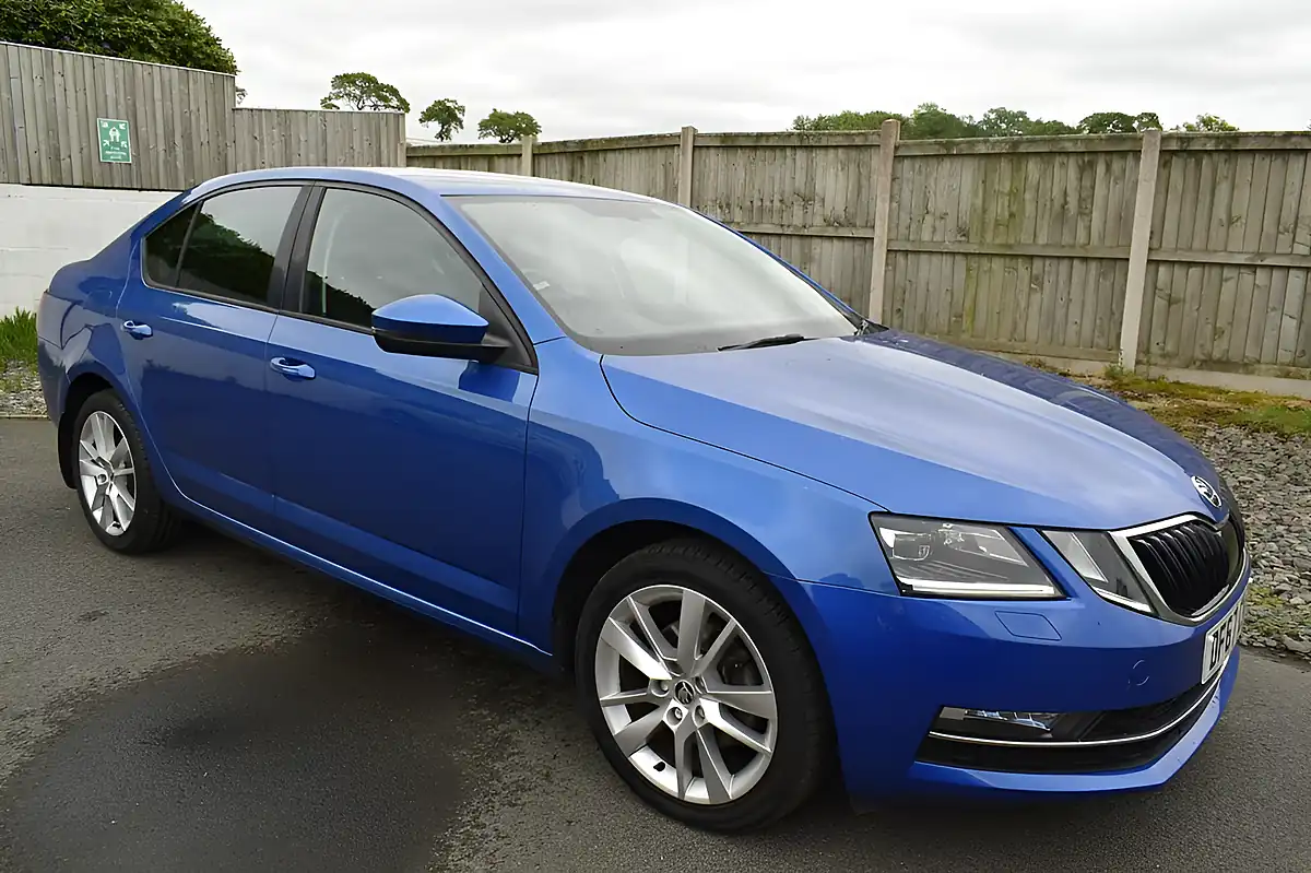 Used 2017 Skoda Octavia Se L Blue - Interior and Exterior details 13