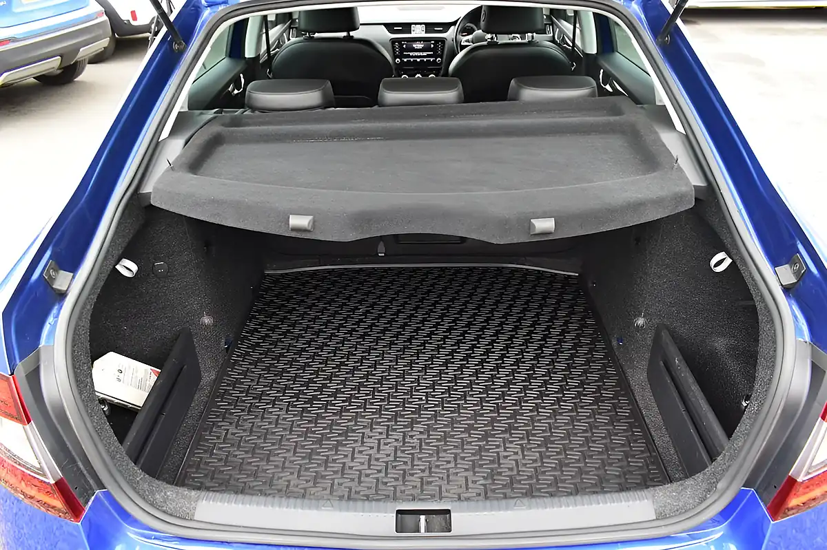 Used 2017 Skoda Octavia Se L Blue - Interior and Exterior details 15