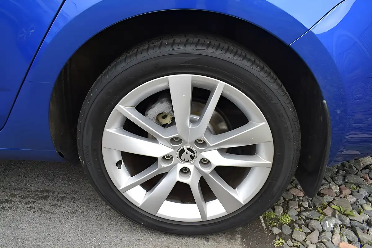 Used 2017 Skoda Octavia Se L Blue - Interior and Exterior details 6