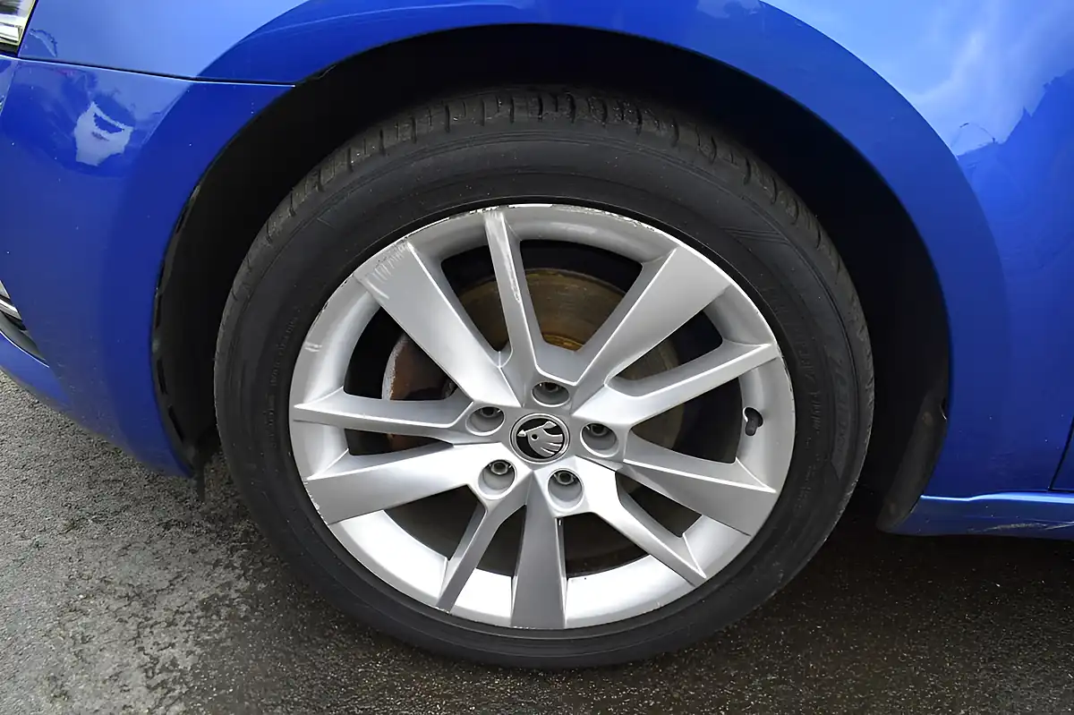 Used 2017 Skoda Octavia Se L Blue - Interior and Exterior details 7