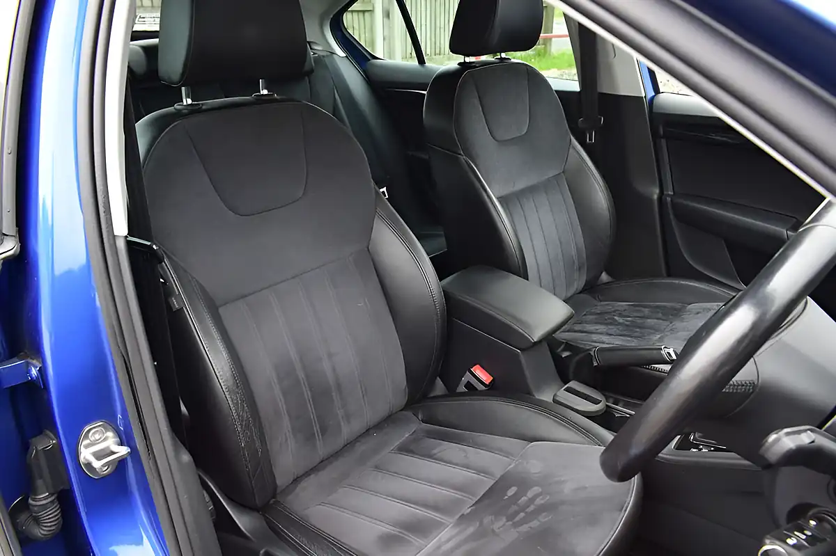 Used 2017 Skoda Octavia Se L Blue - Interior and Exterior details 8