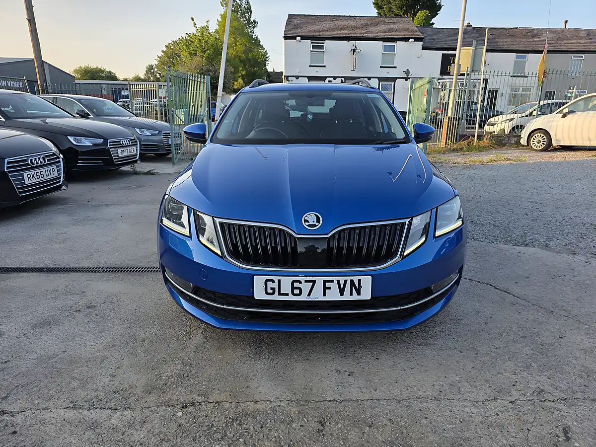 Used 2017 Skoda Octavia Se L Blue - Front View
