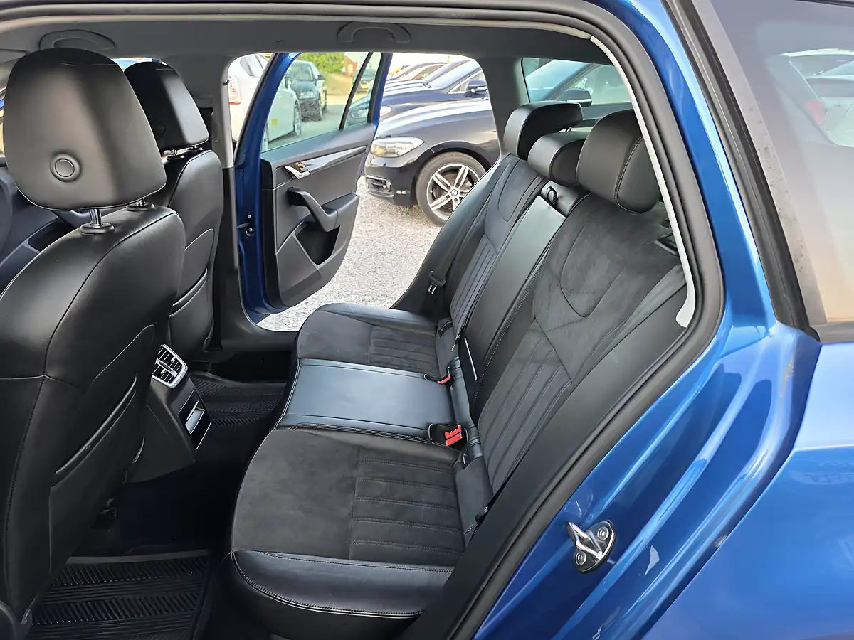 Used 2017 Skoda Octavia Se L Blue - Interior and Exterior details 10