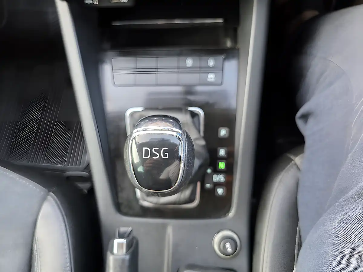 Used 2017 Skoda Octavia Se L Blue - Interior and Exterior details 12
