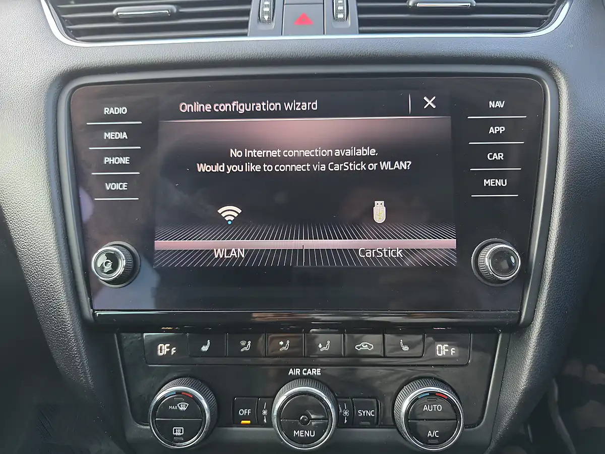 Used 2017 Skoda Octavia Se L Blue - Interior and Exterior details 13
