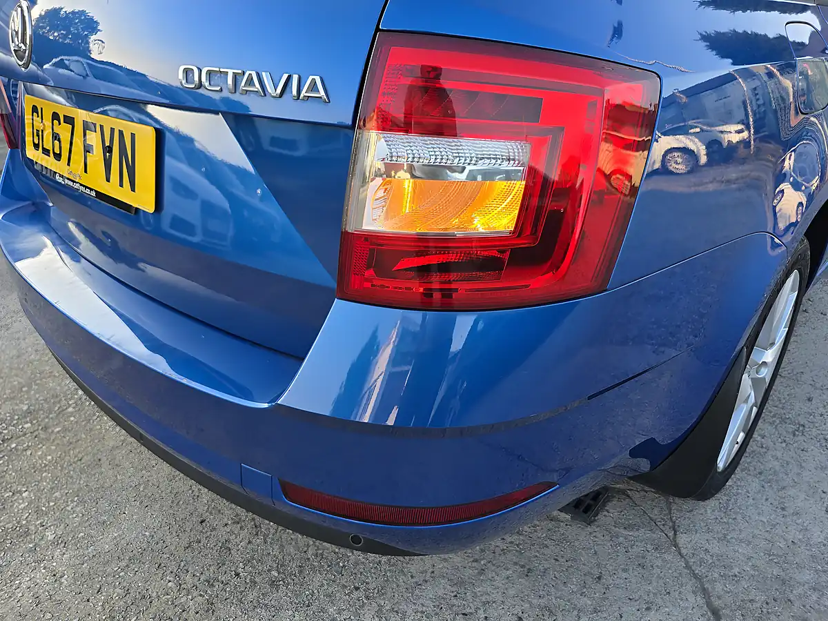 Used 2017 Skoda Octavia Se L Blue - Interior and Exterior details 16