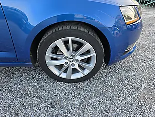 Used 2017 Skoda Octavia Se L Blue - Interior and Exterior details 18