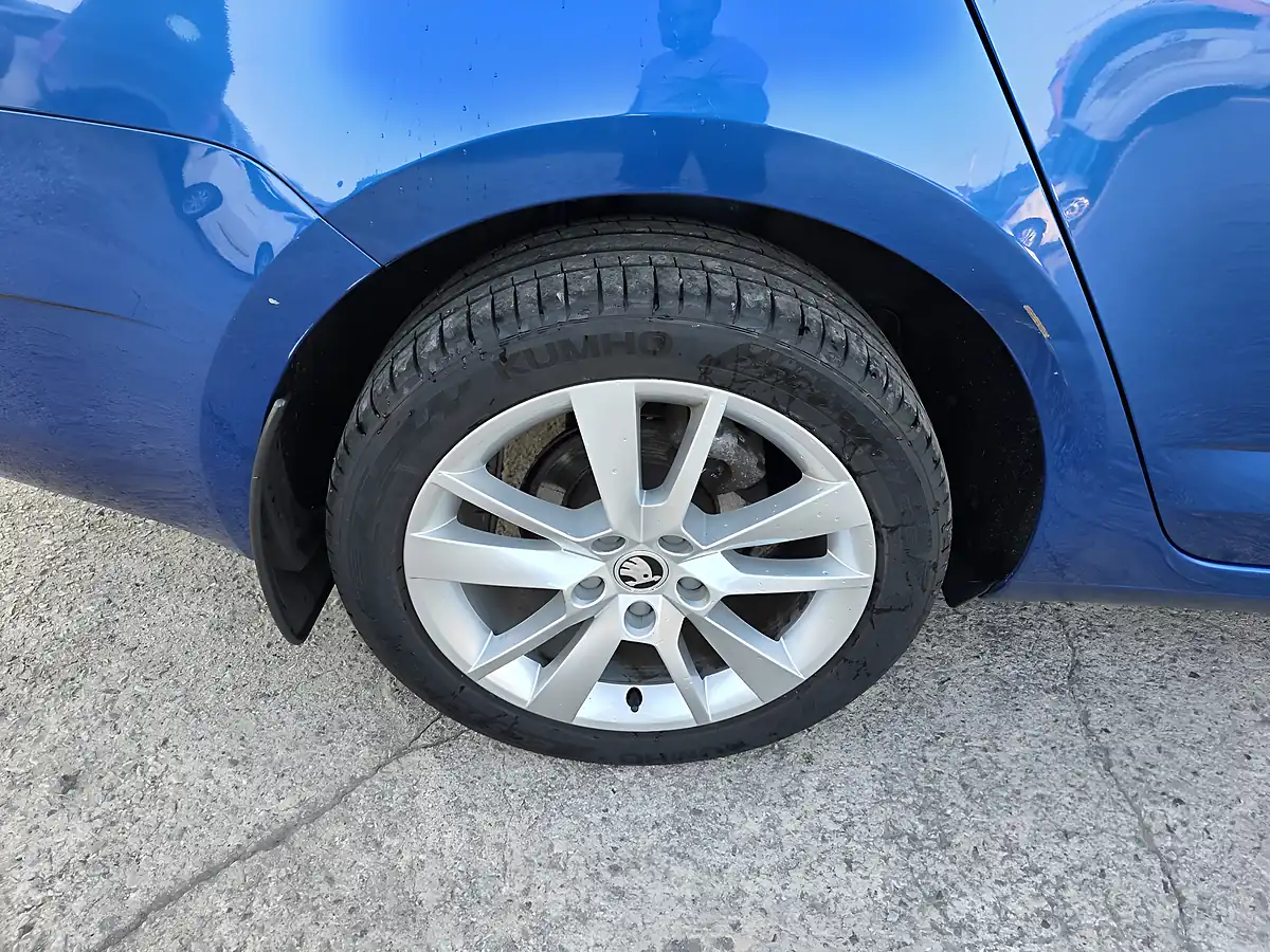 Used 2017 Skoda Octavia Se L Blue - Interior and Exterior details 19