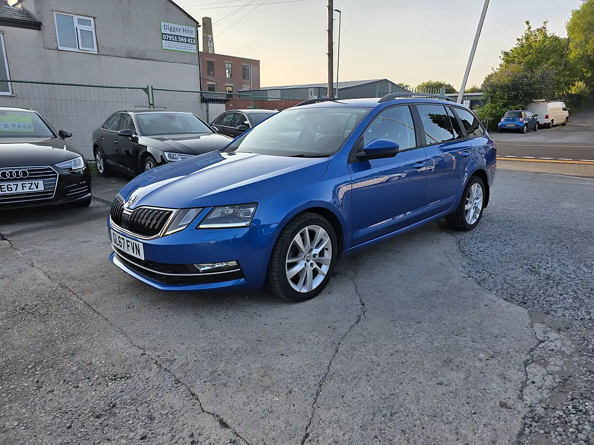 Used 2017 Skoda Octavia Se L Blue - Interior and Exterior details 3