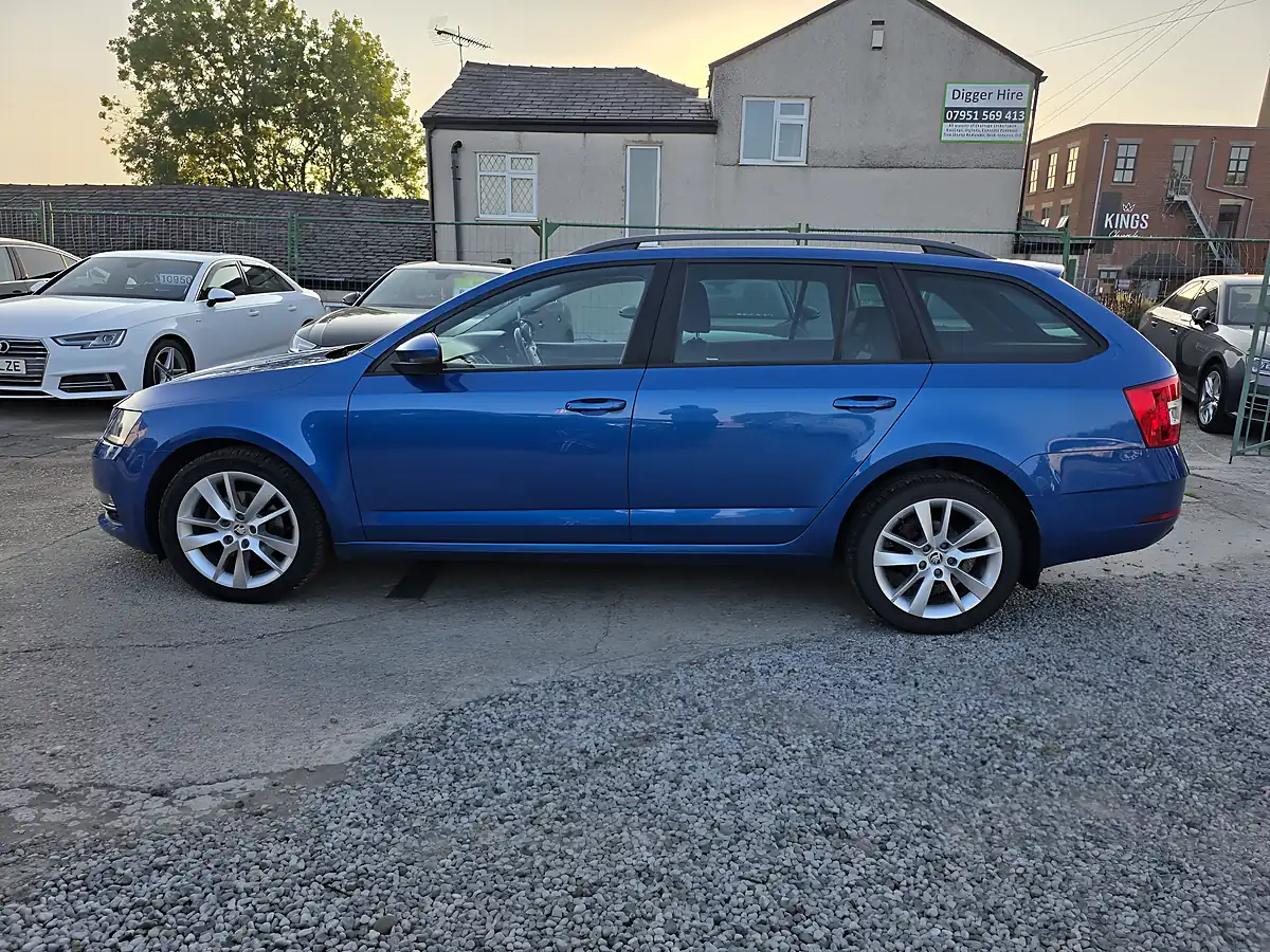 Used 2017 Skoda Octavia Se L Blue - Interior and Exterior details 4