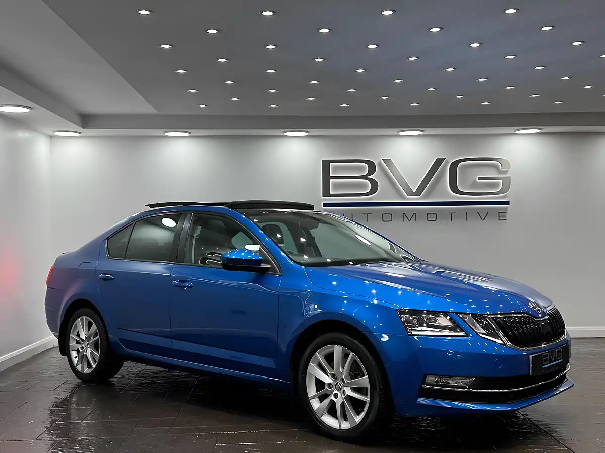 Used 2017 Skoda Octavia Se L Blue - Front View