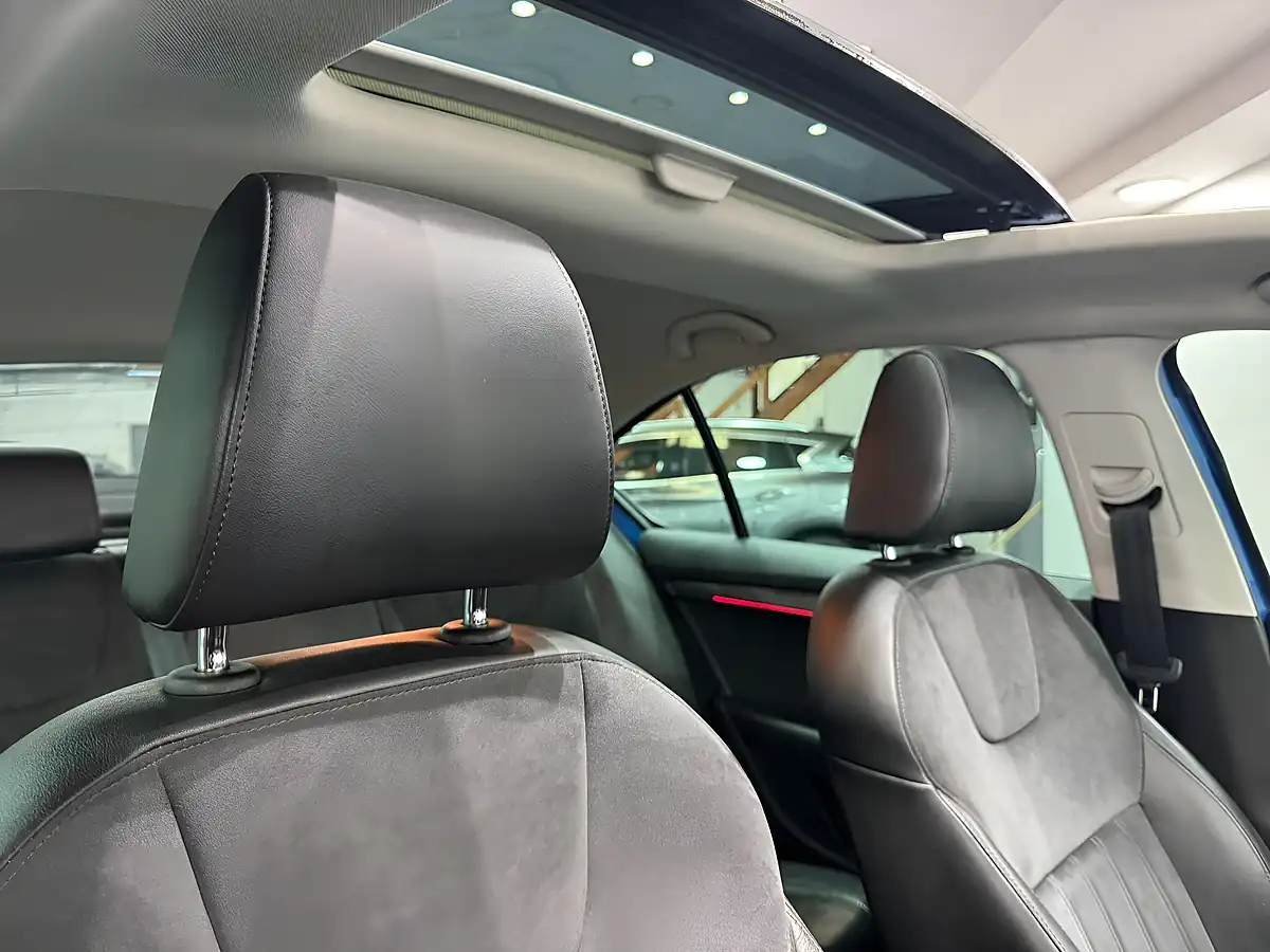 Used 2017 Skoda Octavia Se L Blue - Interior and Exterior details 10