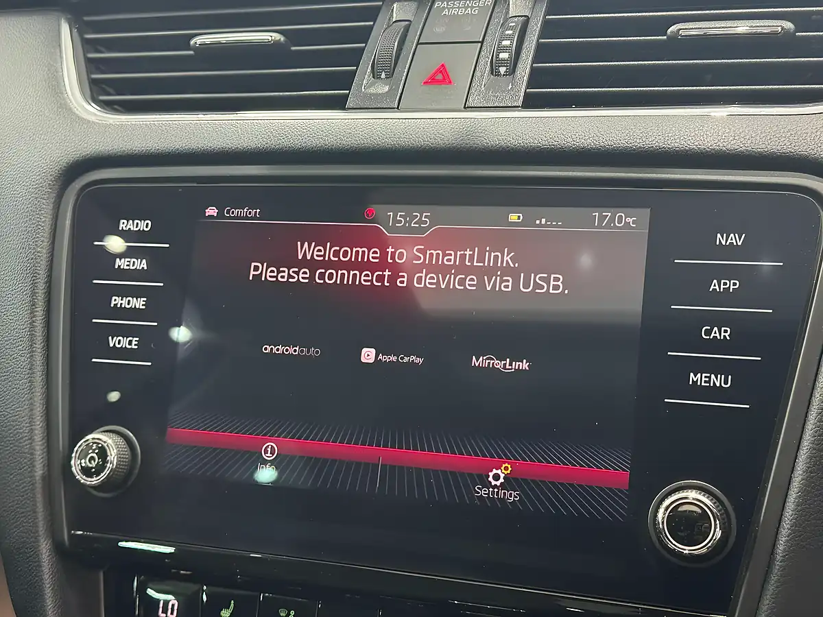 Used 2017 Skoda Octavia Se L Blue - Interior and Exterior details 12
