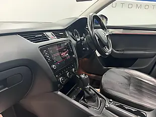 Used 2017 Skoda Octavia Se L Blue - Interior and Exterior details 16