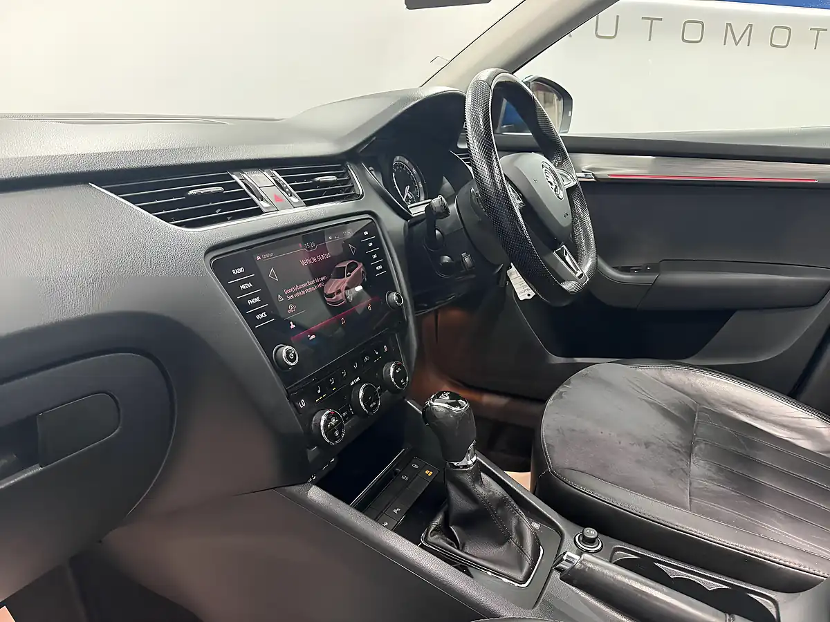 Used 2017 Skoda Octavia Se L Blue - Interior and Exterior details 16