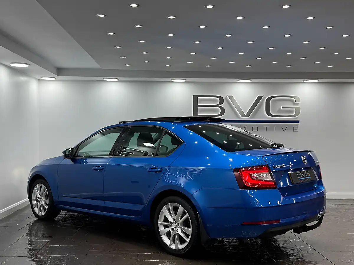 Used 2017 Skoda Octavia Se L Blue - Interior and Exterior details 7