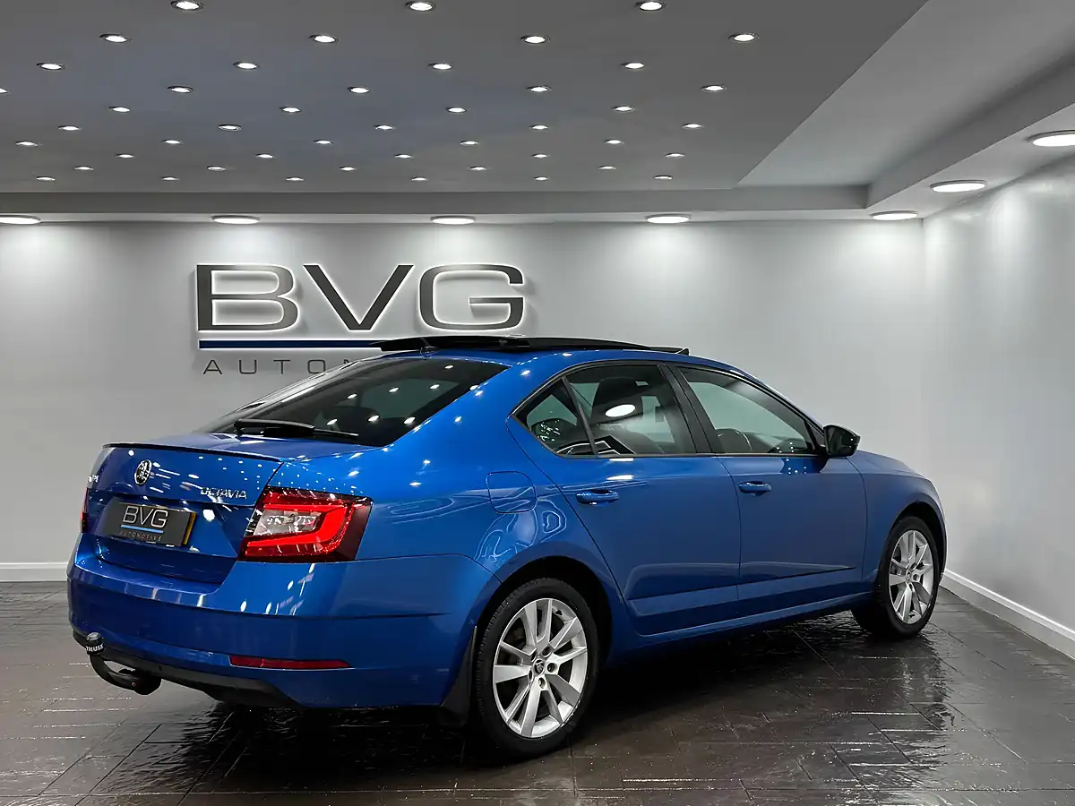 Used 2017 Skoda Octavia Se L Blue - Interior and Exterior details 9